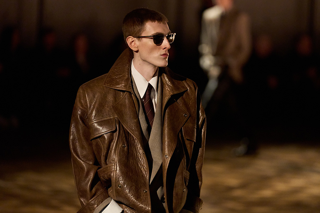 Кожаная куртка-бомбер