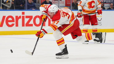 Еще один русский защитник ворвался в НХЛ. Он уехал в Америку в детстве и пробивался через низшие лиги