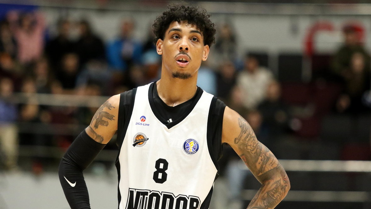 Американский баскетболист «Автодора» отказался возвращаться в Россию. Для клуба это не первая потеря игрока из США