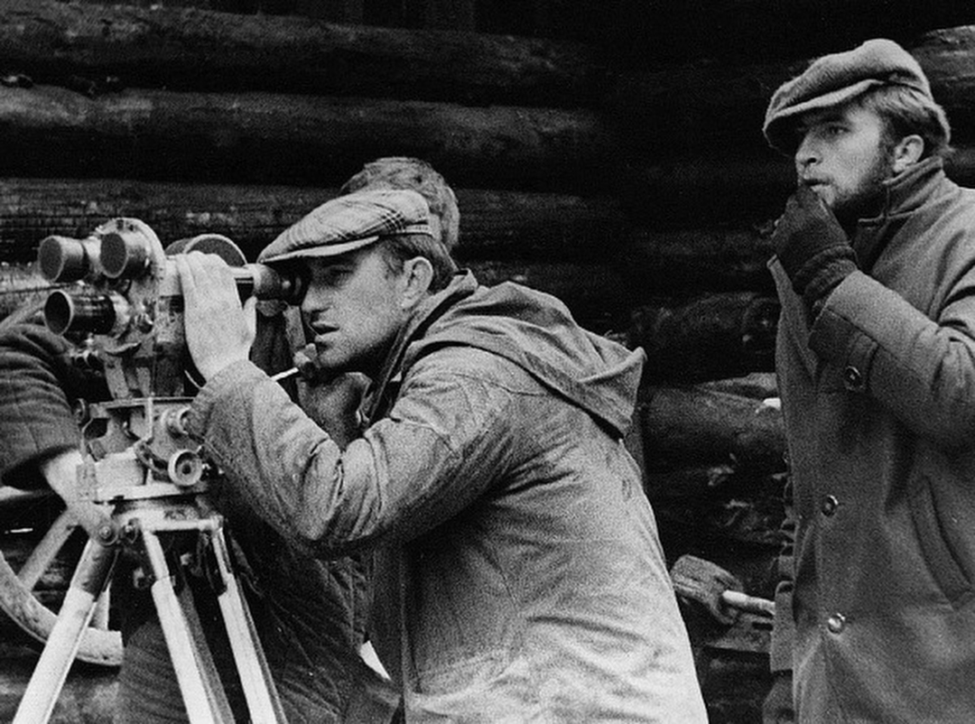 Андрей Смирнов (справа) с оператором Павлом Лебешевым.
