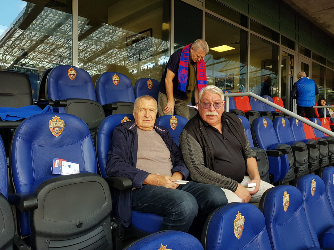 Андрей Смирнов с братом Константином на матче ЦСКА.