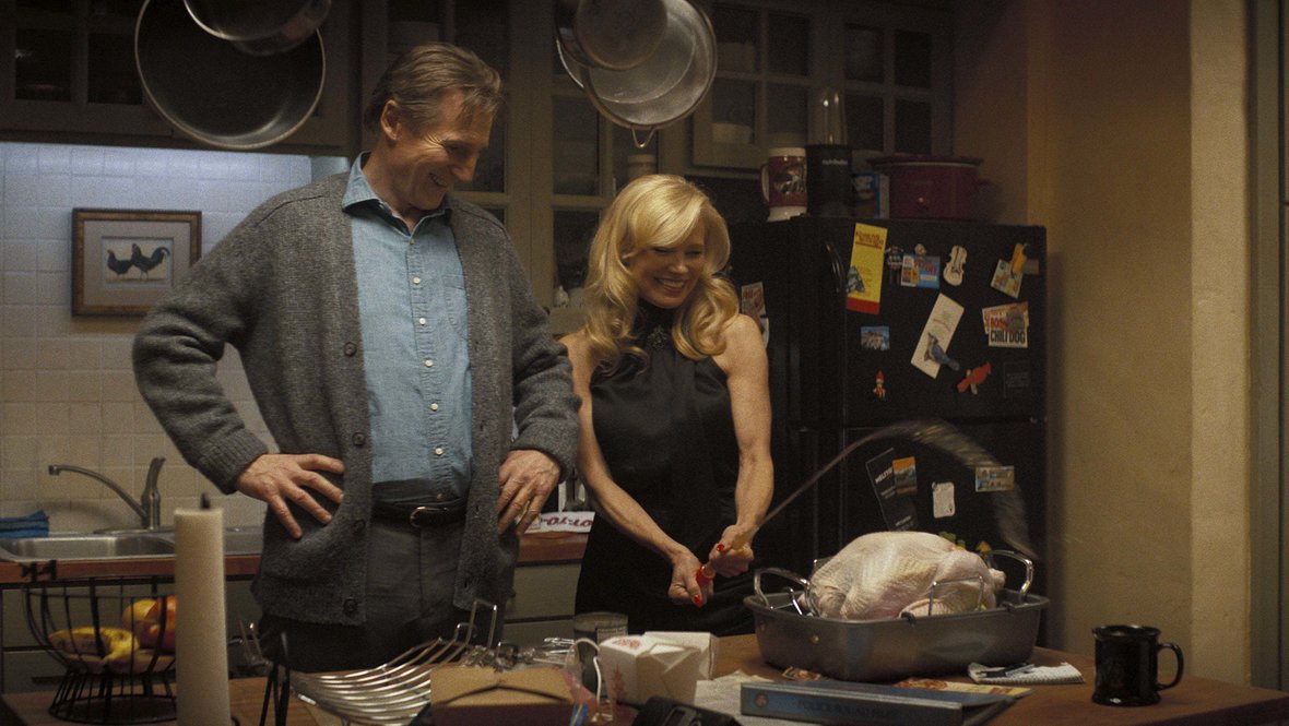 Кадр из фильма «Голый пистолет», режиссер Акива Шаффер, Paramount Pictures, Fuzzy Door Productions, Quebec Film and Television Tax Credit