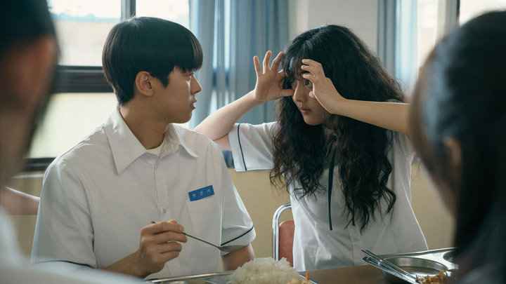 Кадр из фильма «Кудрявая любовь», реж. Намгун Сон, Spring Wind Film Company