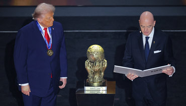 Трамп получил Премию мира, о которой так мечтал. Но есть нюанс — ее выдала ФИФА