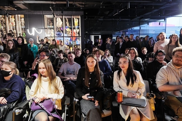 Зал в начале Bo-5 серии по «Лиге Легенд».