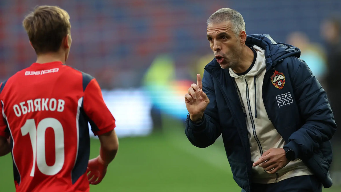 Главный тренер ЦСКА Фабио Челестини (справа) и Иван Обляков.