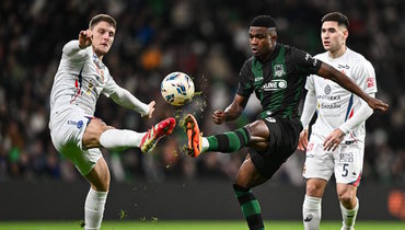 Защитник ЦСКА Игорь Дивеев и нападающий «Краснодара» Джон Кордоба.