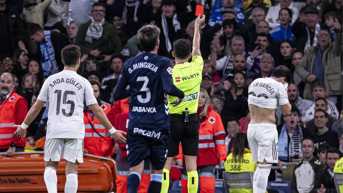 Алехандро Кинтеро Гонсалес показал красную карточку Гарсии.