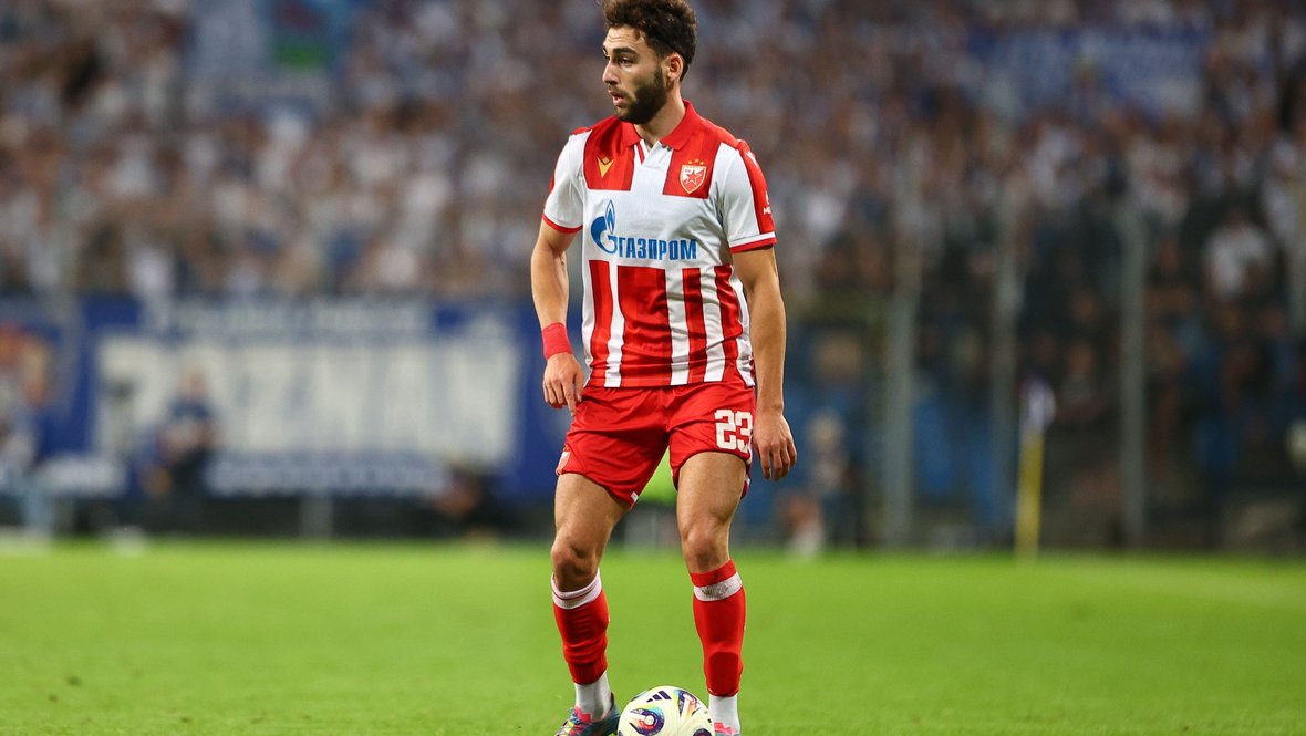 Защитник «Црвены Звезды» Наир Тикнизян.