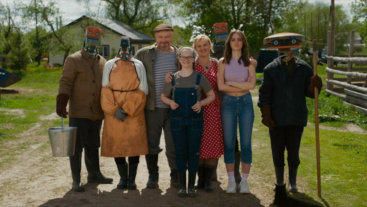 Кадр из сериала «Кибердеревня», реж. Сергей Васильев, Кинопоиск