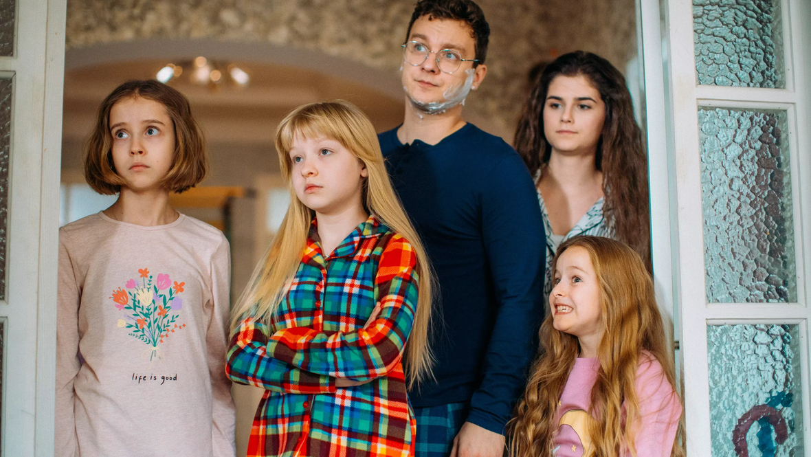 Кадр из сериала «Папины дочки. Новые», реж. Александр Жигалкин, Дмитрий Грибанов, Аскар Бисембин и др., START