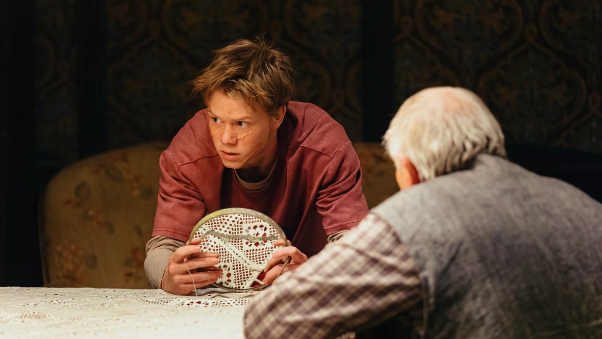 Кадр из сериала «Вампиры средней полосы», реж. Антон Маслов, Андрей Богатырев, Дмитрий Грибанов и др., START