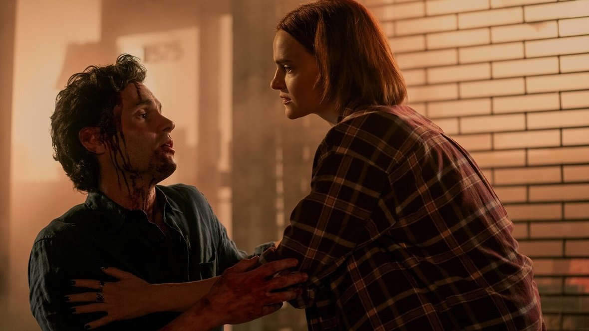 Кадр из сериала «Ты», реж. Маркос Сиега, Со Ен Ким, Пит Чатмон и др., Netflix