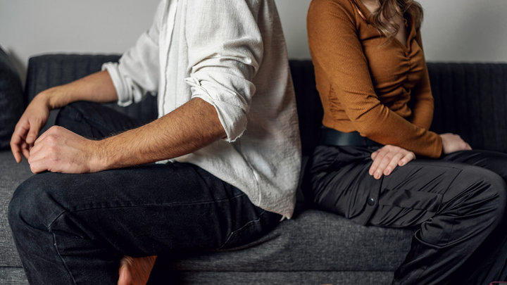 Психолог дала рекомендации, как пережить измену