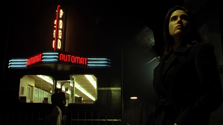 Кадр из фильма «Темный город», реж. Алекс Пройас, New Line Cinema