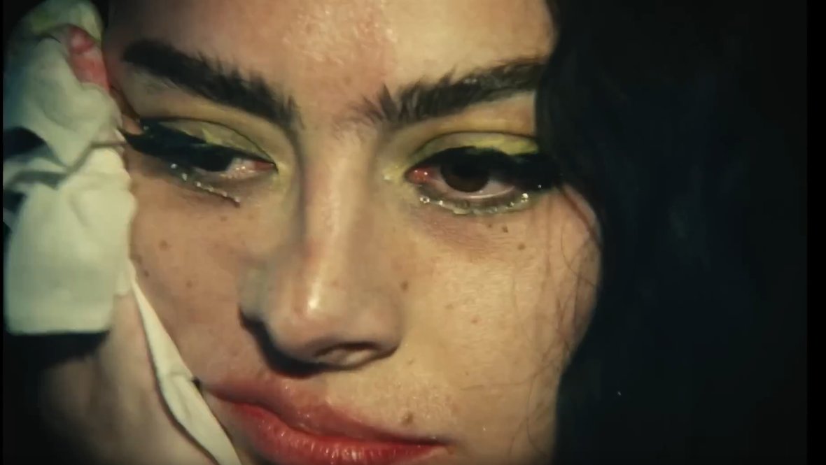 Кадр из фильма «Момент», реж. Эйдан Замири, А24