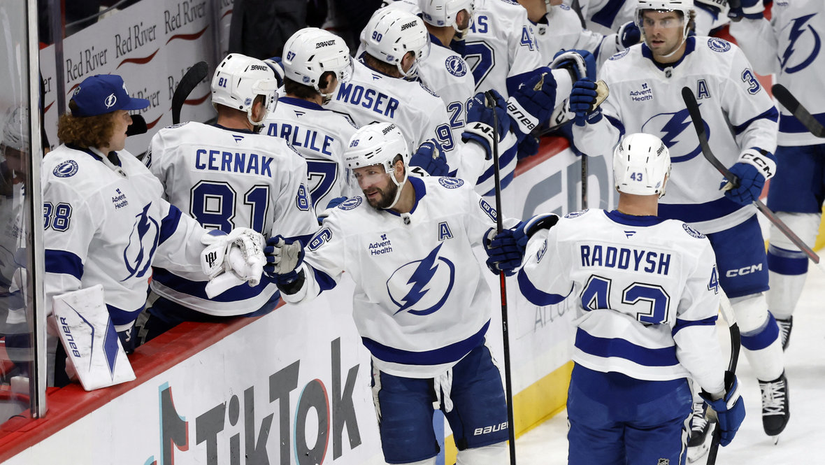 Великий матч Кучерова: сделал ассистентский покер и обошел по очкам легендарного Могильного