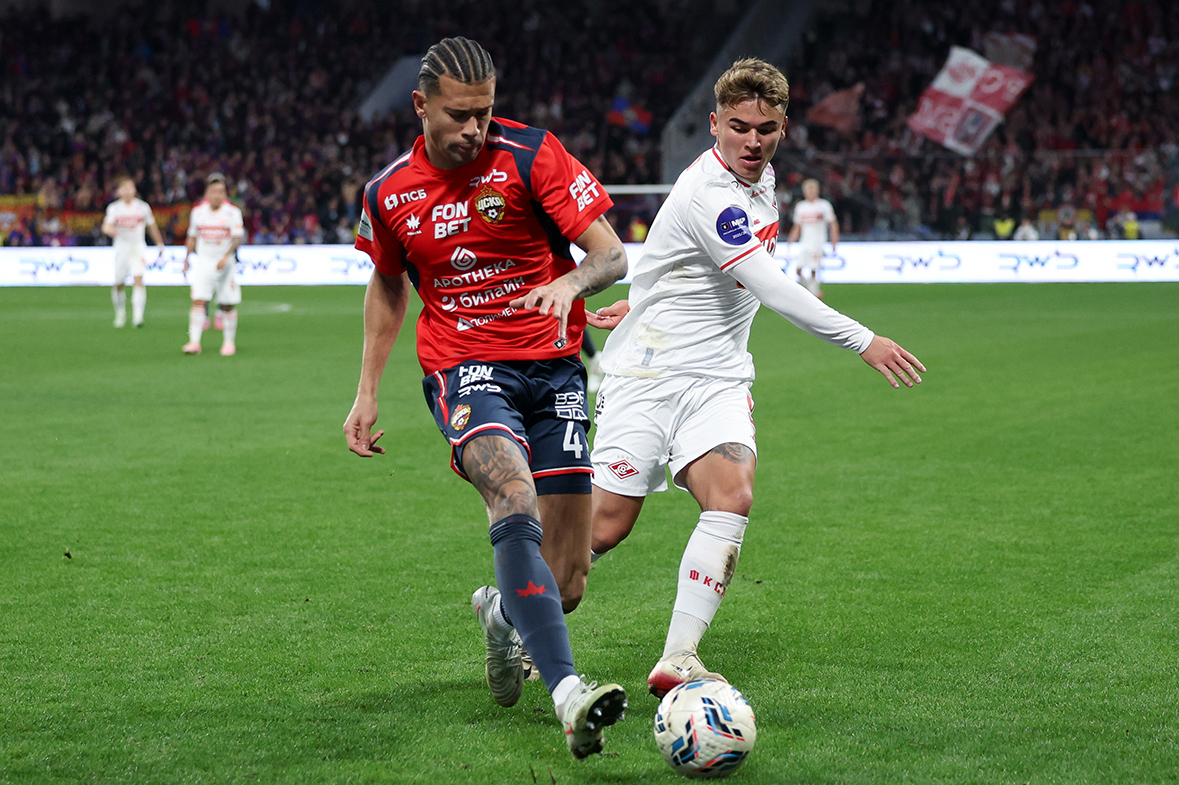 Жоао Виктор и Манфред Угальде.