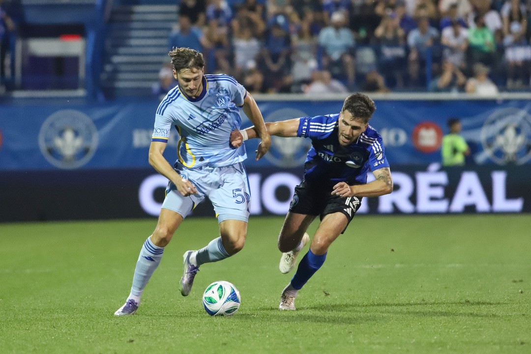 Полузащитник «Атланты» Алексей Миранчук (с мячом) в матче против «Монреаля».