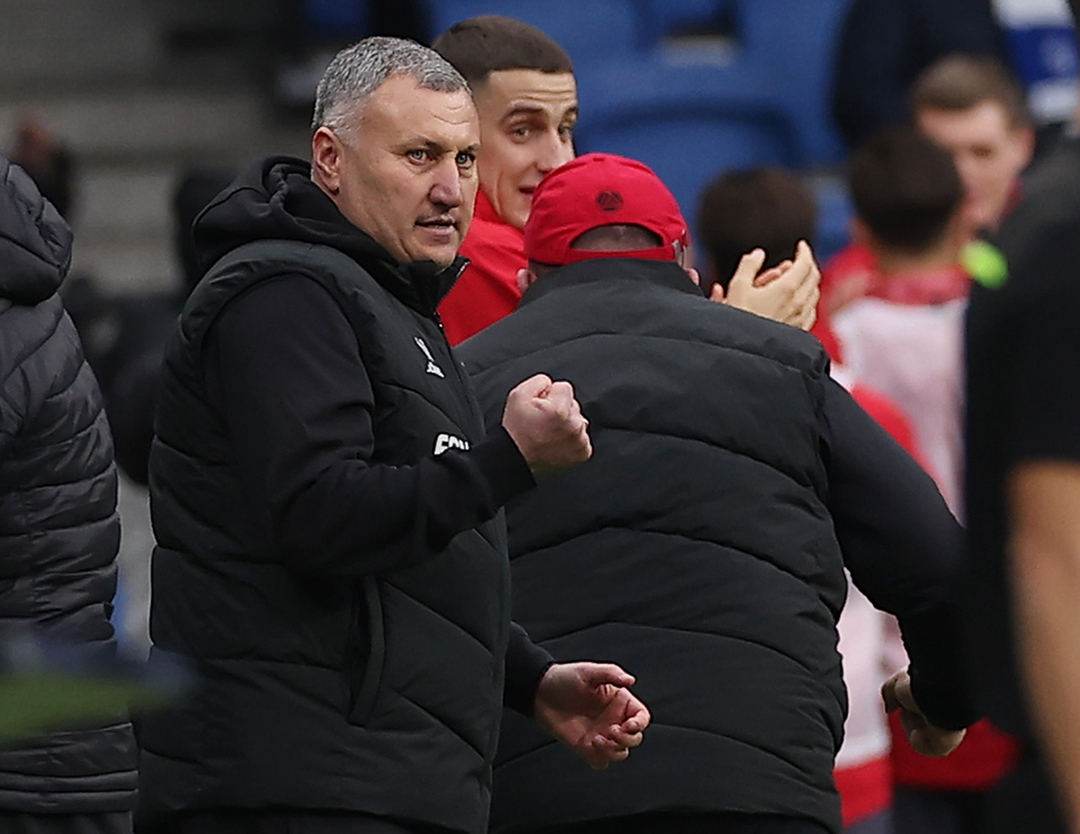 Главный тренер «Акрона» Заур Тедеев.