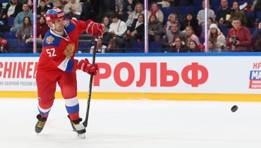 Красная машина — от «Красной Машины». ФХР и РОЛЬФ вручили болельщику автомобиль на Кубке Первого канала