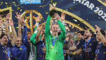 Матвей Сафонов с Межконтинентальным кубком.