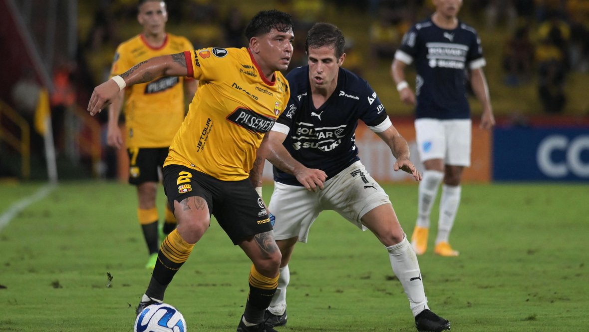 Марио Пинейда (слева).