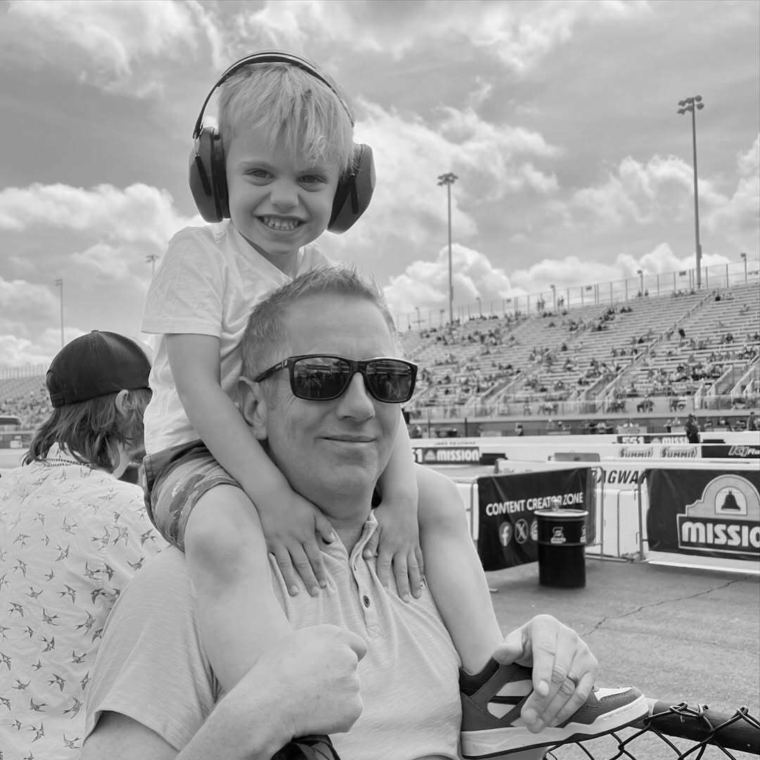 Грег Биффл и его сын Райдер.