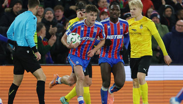 Джастин Девенни с мячом после голы.