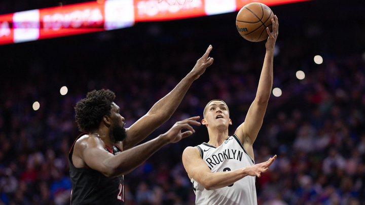 Что творит Дёмин! Вновь набрал 20 очков и помог «Нетс» победить «Филадельфию»