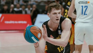 Потенциальный лидер нашей сборной уехал играть в США. Он так и не решил всех вопросов со своим клубом в России