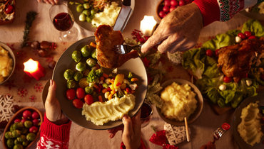 Диетолог рассказала, какие продукты должны быть основой новогоднего стола