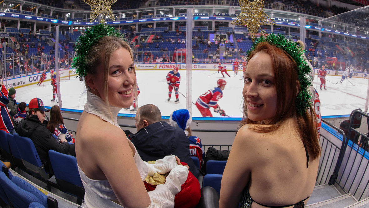 Новогодние костюмы болельщиц и победа ЦСКА над «Динамо»