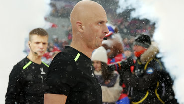 Судья Карасев рассказал, как часто играет на электрогитаре