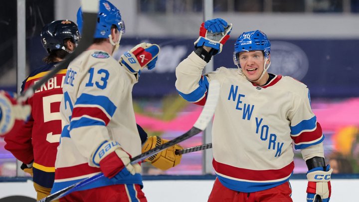 Панарин отгрузил дубль Бобровскому. «Рейнджерс» разгромили «Флориду» в «Зимней классике»