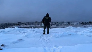 Спасательная операция в минус 30. Белоруску унесло в море во время экстремального плавания