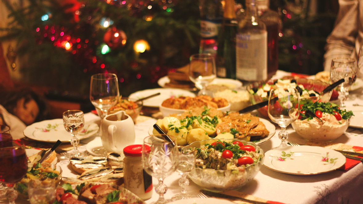 Гастроэнтеролог предупредила, что переедание может привести к травмам желудка