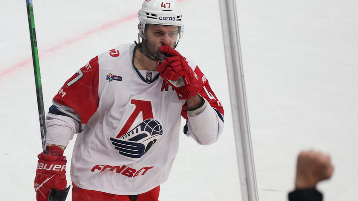 Жест Радулова, фанатки Березкина: ЦСКА Никитина вновь проиграл «Локомотиву»