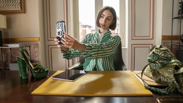 Сериал «Эмили в Париже» продлен на 6-й сезон