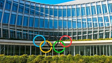 МОК запретил использование российского флага на трибунах во время Олимпиады-2026