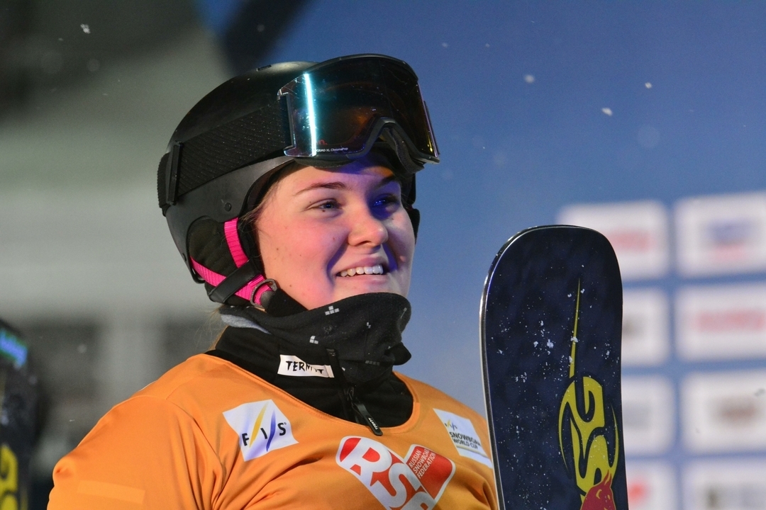Российская сноубордистка София Надыршина.