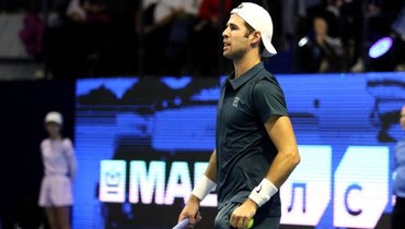 Хачанов уступил 285-й ракетке мира Ммо на турнире в Гонконге