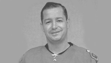 Сыграл полтысячи матчей подряд без маски и трижды становился лучшим в НХЛ. Умер легендарный вратарь Гленн Холл