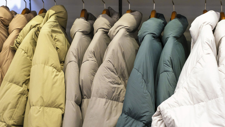 Физики рассказали, почему современные зимние куртки так хорошо греют