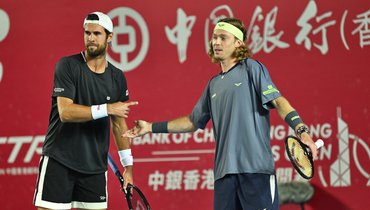 Рублев и Хачанов проиграли Музетти и Сонего в финале парного турнира в Гонконге