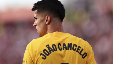 «Барселона» удалила информацию о переходе Канселу