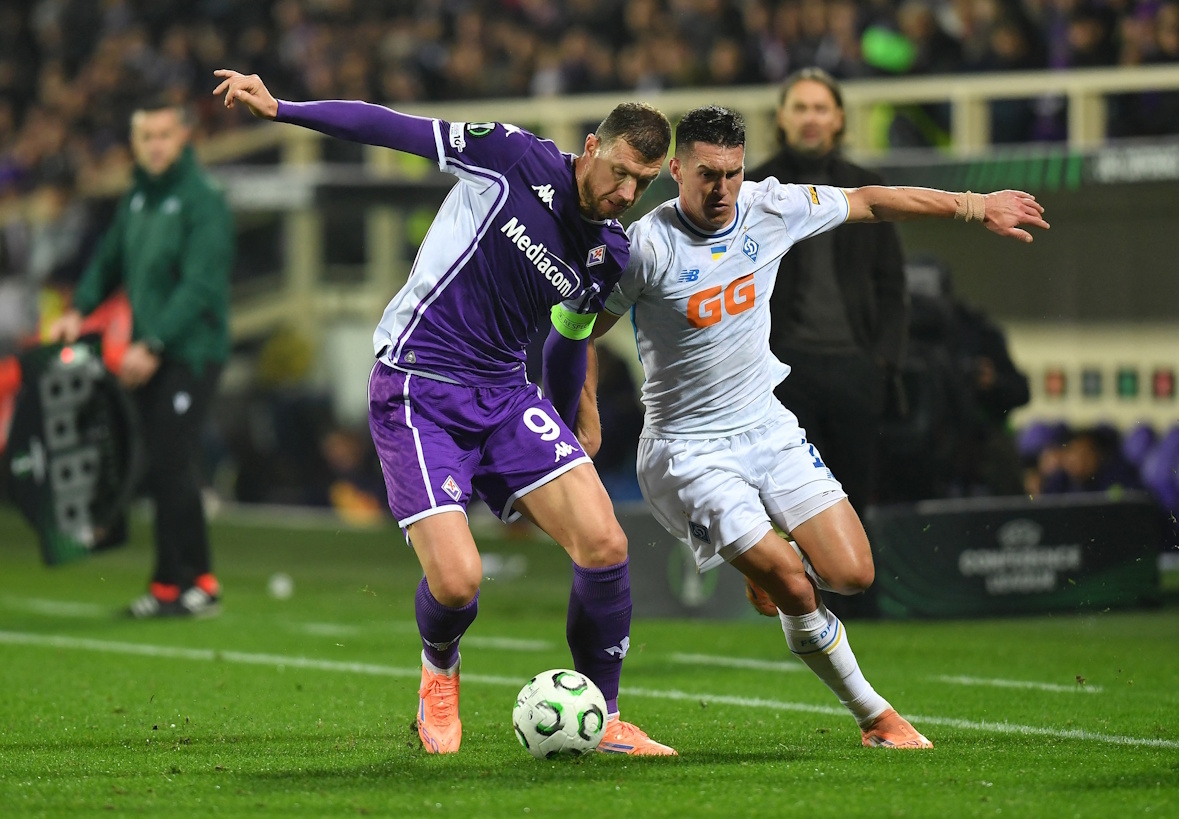 Эдин Джеко (слева).