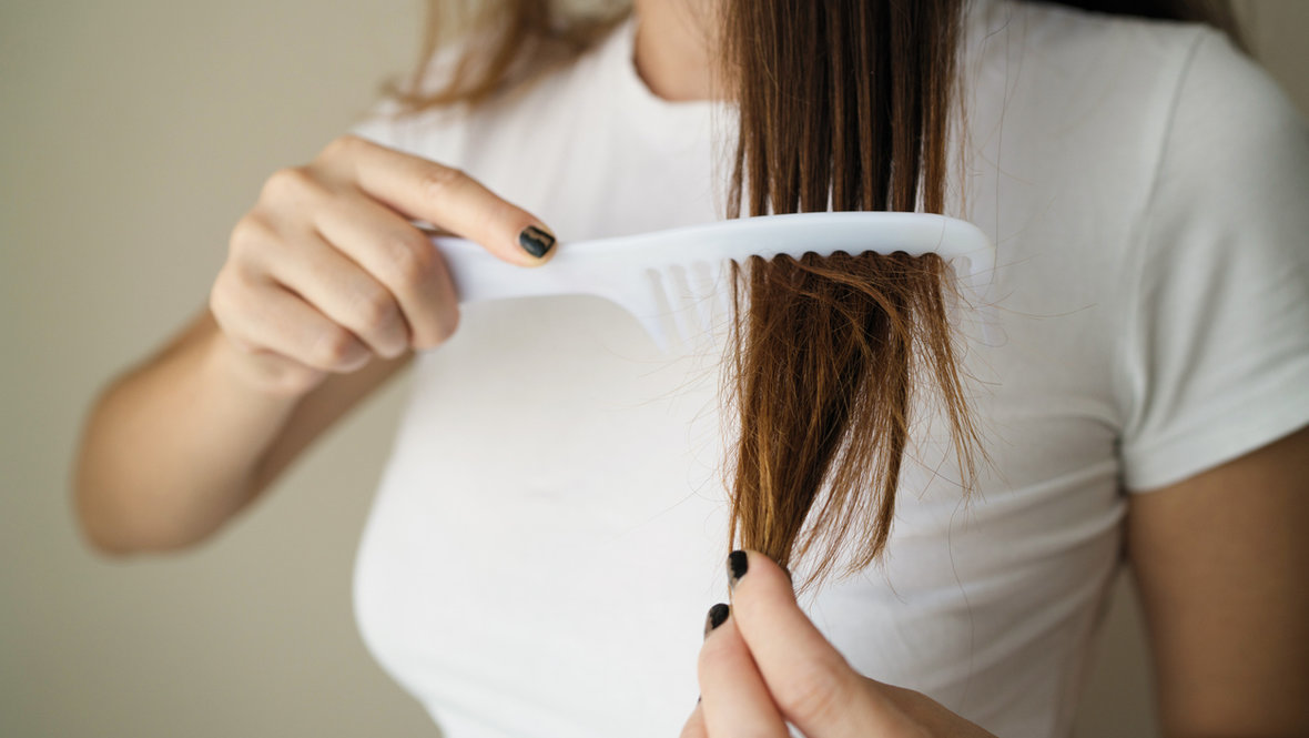 Врач предупредил о негативных последствиях сна с мокрой головой