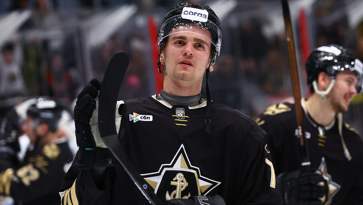 Адмирал обменял лучшего бомбардира команды Даниила Гутика в Спартак: зачем клуб продает сильнейших хоккеистов перед дедлайном КХЛ