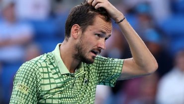 Медведев впервые в карьере с «баранкой» проиграл сет на турнире «Большого шлема»